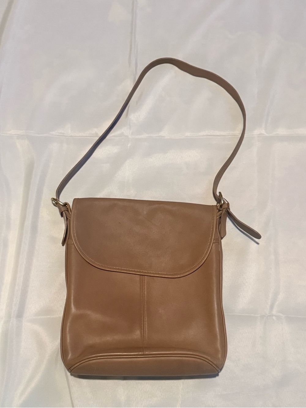 Vintage 1994 in ExCELLENT Condition Coach Tan Leather Shoulder Bag with Flap